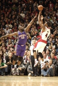 Clásica suspensión de Chris Bosh (Ron Turenne/NBAE/Getty Images)