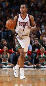 Ramon Sessions sube el balón (Gary Dineen/NBAE/Getty Images)