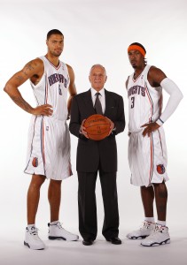 Tyson Chandler, Larry Brown y Gerald Wallace (Kent Smith/NBAE via Getty Images)