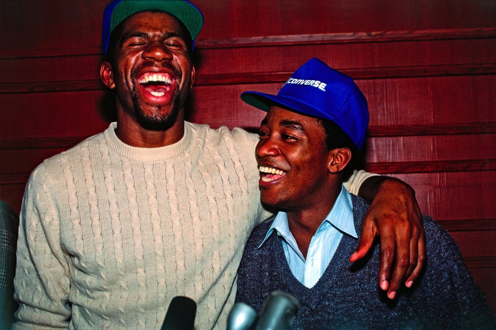 Magic Johnson y Isiah Thomas, en 1983 (Andrew D. Bernstein/NBAE via Getty Images)