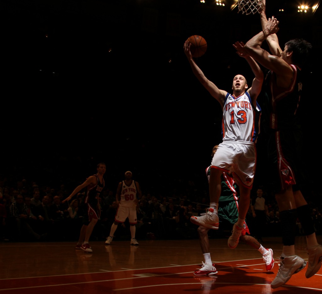 Sergi Rodríguez ataca a Andrew Bogut. Copyright 2010 NBAE (Photo by Nathaniel S. Butler/NBAE via Getty Images)