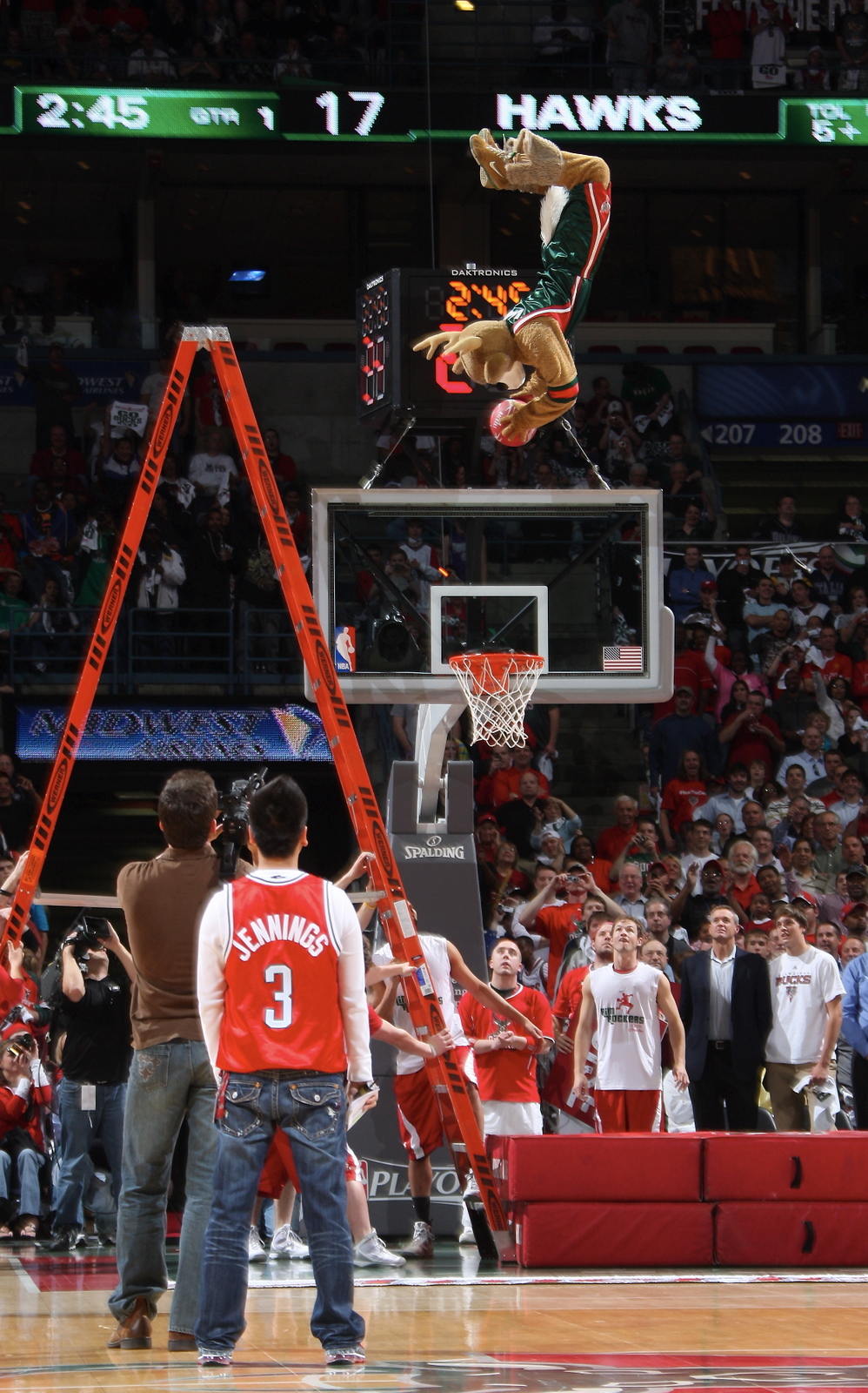 El loco mate de Bango. Copyright 2010 NBAE (Photo by Scott Cunningham/NBAE via Getty Images)