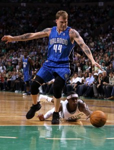 Rondo roba el balón (Photo by Elsa/Getty Images)