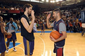 Pau Gasol y Juan Carlos Navarro (Photo by Andrew D. Bernstein/NBAE via Getty Images)