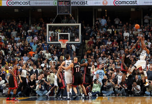 El Buzzer Beater de Rudy Gay. Copyright 2010 NBAE (Photo by Joe Murphy/NBAE via Getty Images)