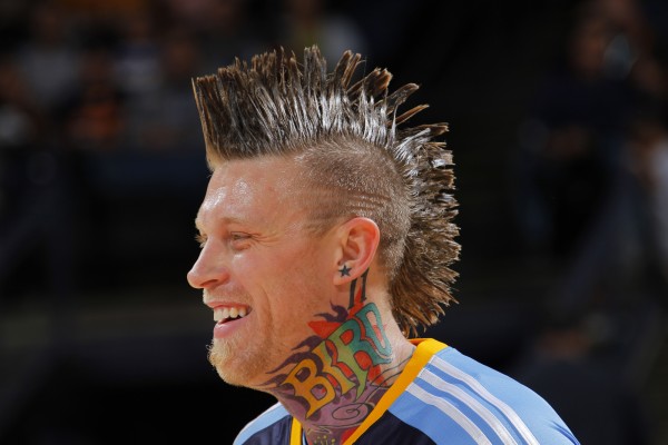 Impresionante el nuevo aspecto de Chris "Birdman" Andersen en su regreso a las pistas. Copyright 2010 NBAE (Photo by Rocky Widner/NBAE via Getty Images)