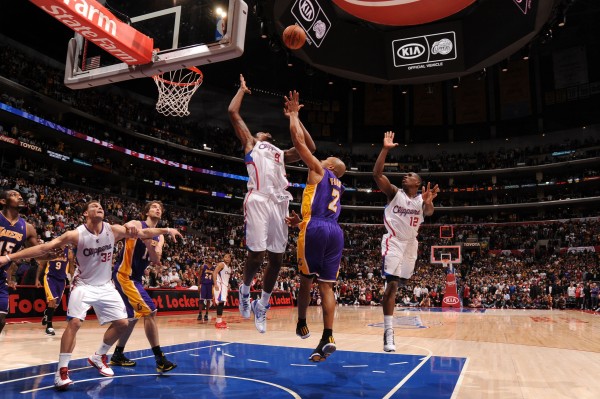 Derek Fisher anota la bandeja definitiva Copyright 2010 NBAE (Photo by Noah Graham/NBAE via Getty Images)