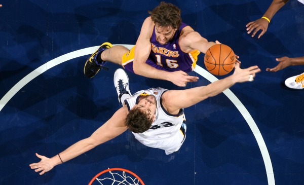 Marc Gasol está haciendo sombra a su hermano Pau. Copyright 2010 NBAE (Photo by Joe Murphy/NBAE via Getty Images)